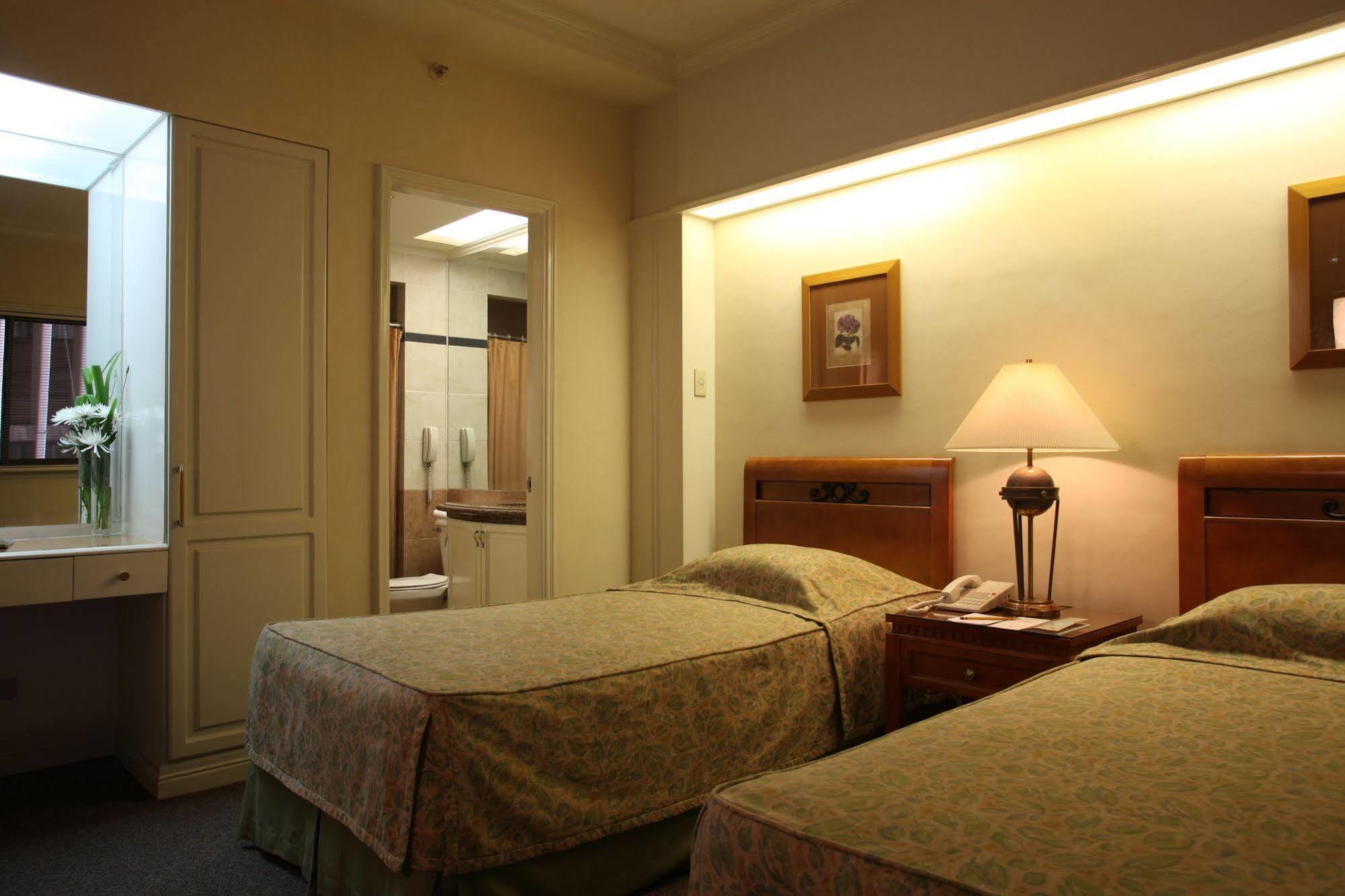 ซันนี เบย์ สวีท Hotel มะนิลา ภายนอก รูปภาพ