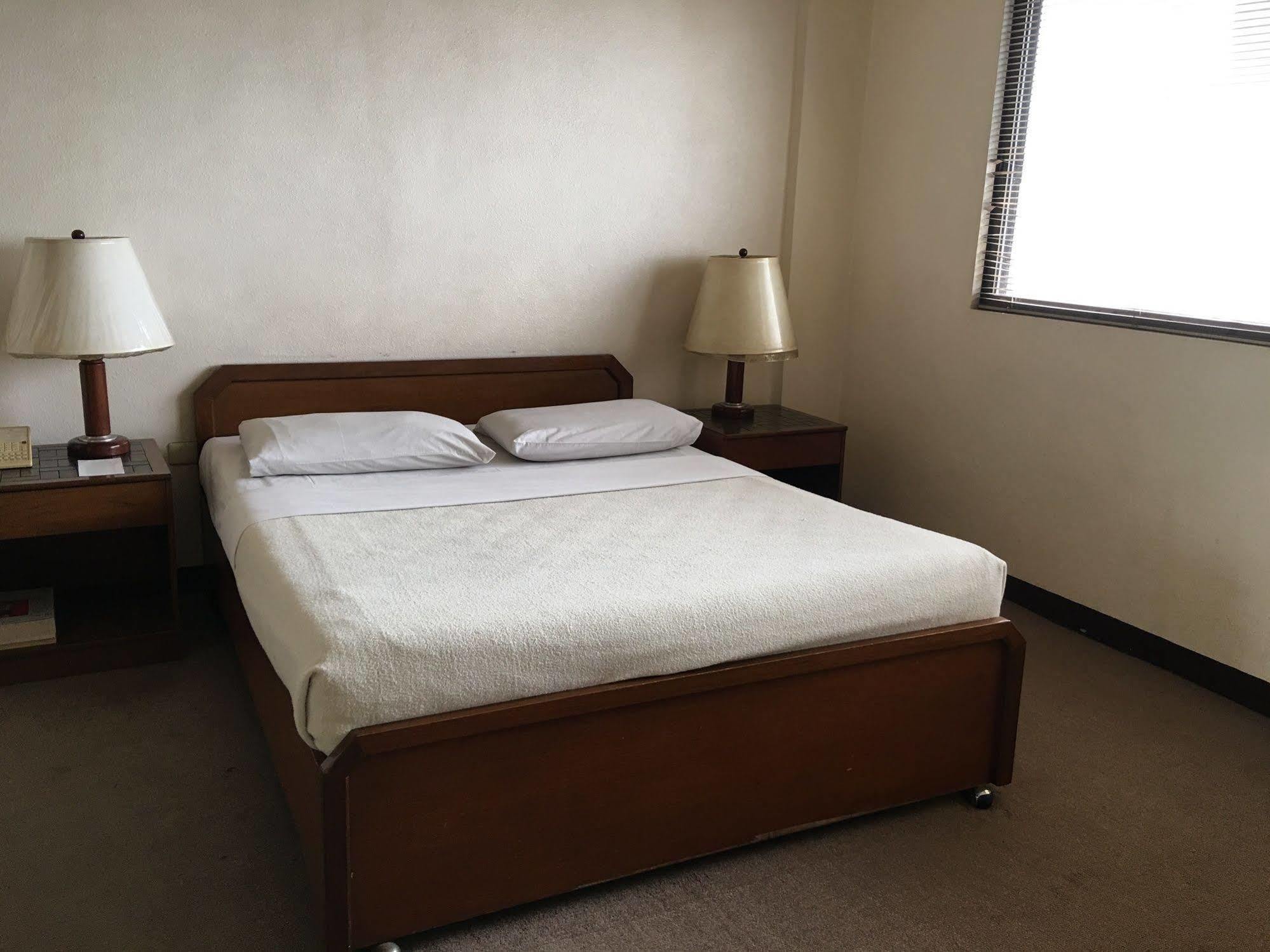 ซันนี เบย์ สวีท Hotel มะนิลา ภายนอก รูปภาพ